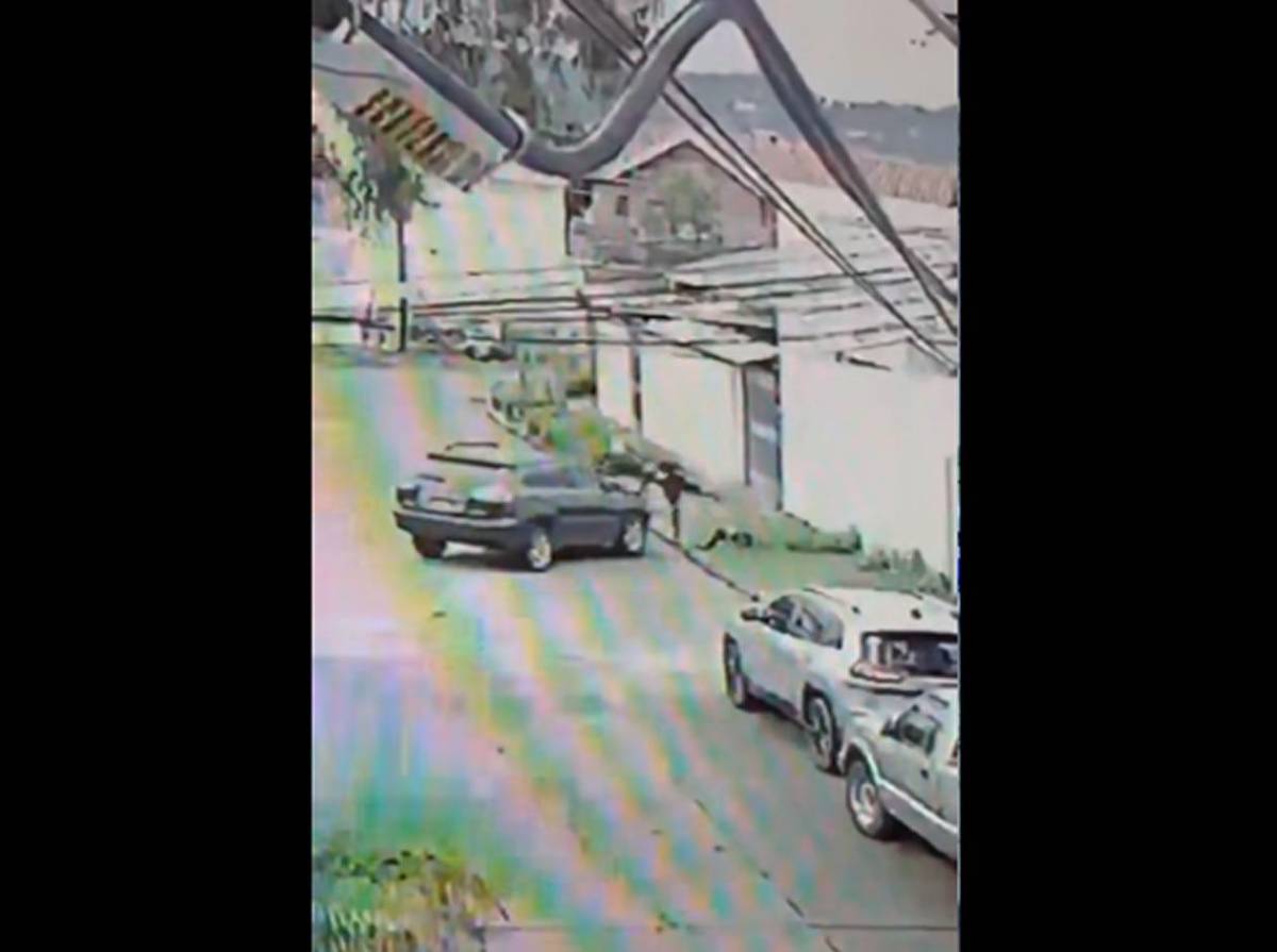 Internan en el Mario Mendoza a mujer que chocó 11 vehículos en Lomas del Guijarro