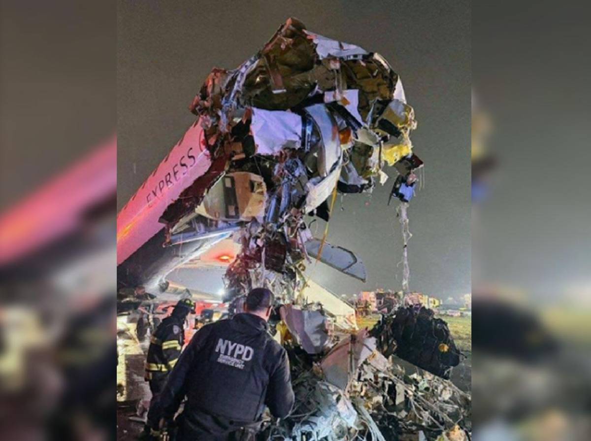 Así fue el impacto entre un avión y un camión de bomberos en Nueva York que dejó dos muertos