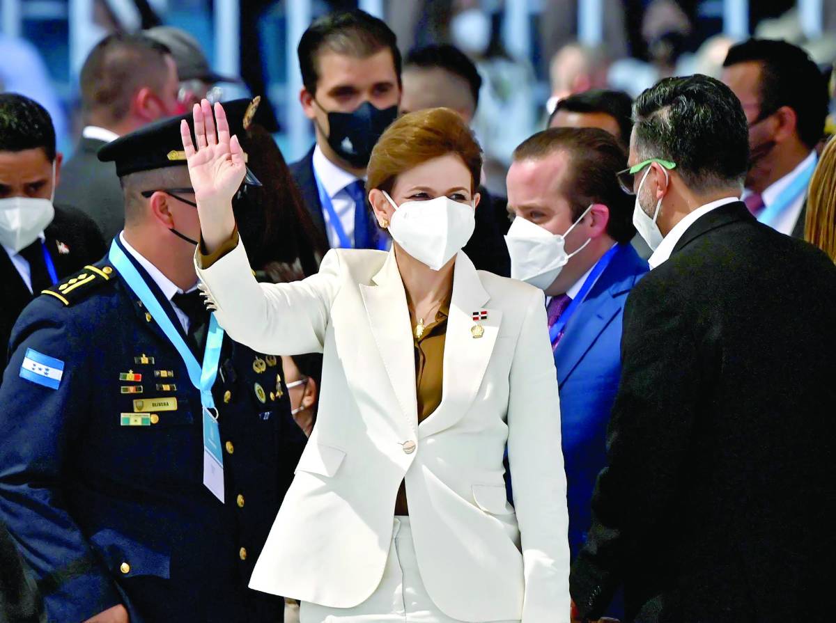 Elegancia y glamurderrochan los invitados a la toma de posesión de Xiomara Castro