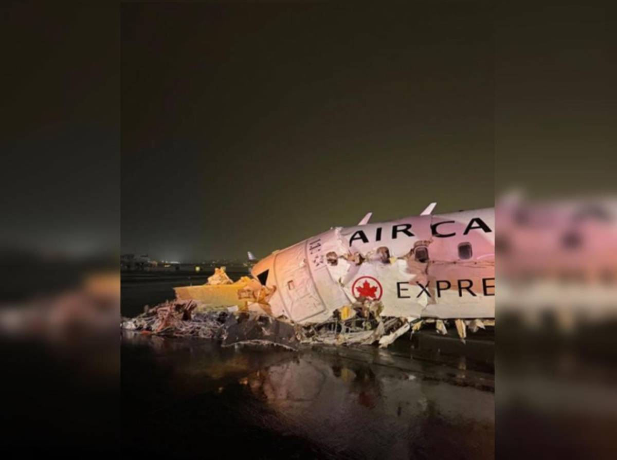 Así fue el impacto entre un avión y un camión de bomberos en Nueva York que dejó dos muertos