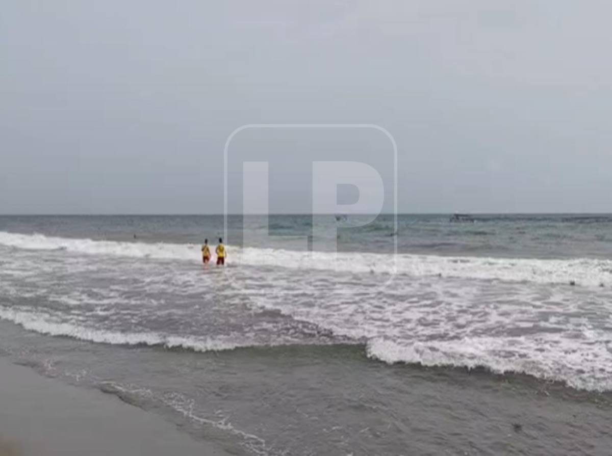 Lancha con 17 turistas se vuelca frente a Playa Bonita en Tela