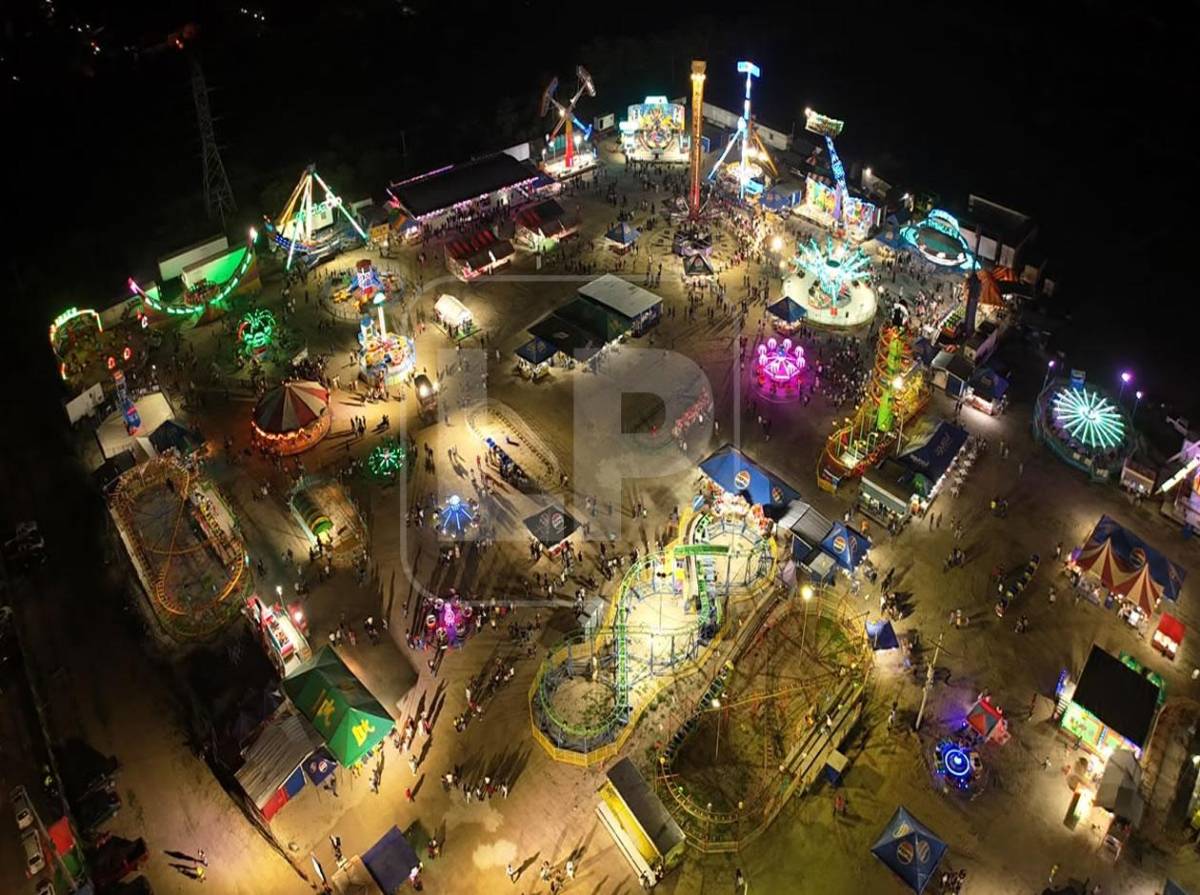 Color y adrenalina: los sampedranos ya disfrutan de los juegos mecánicos de la Feria Juniana