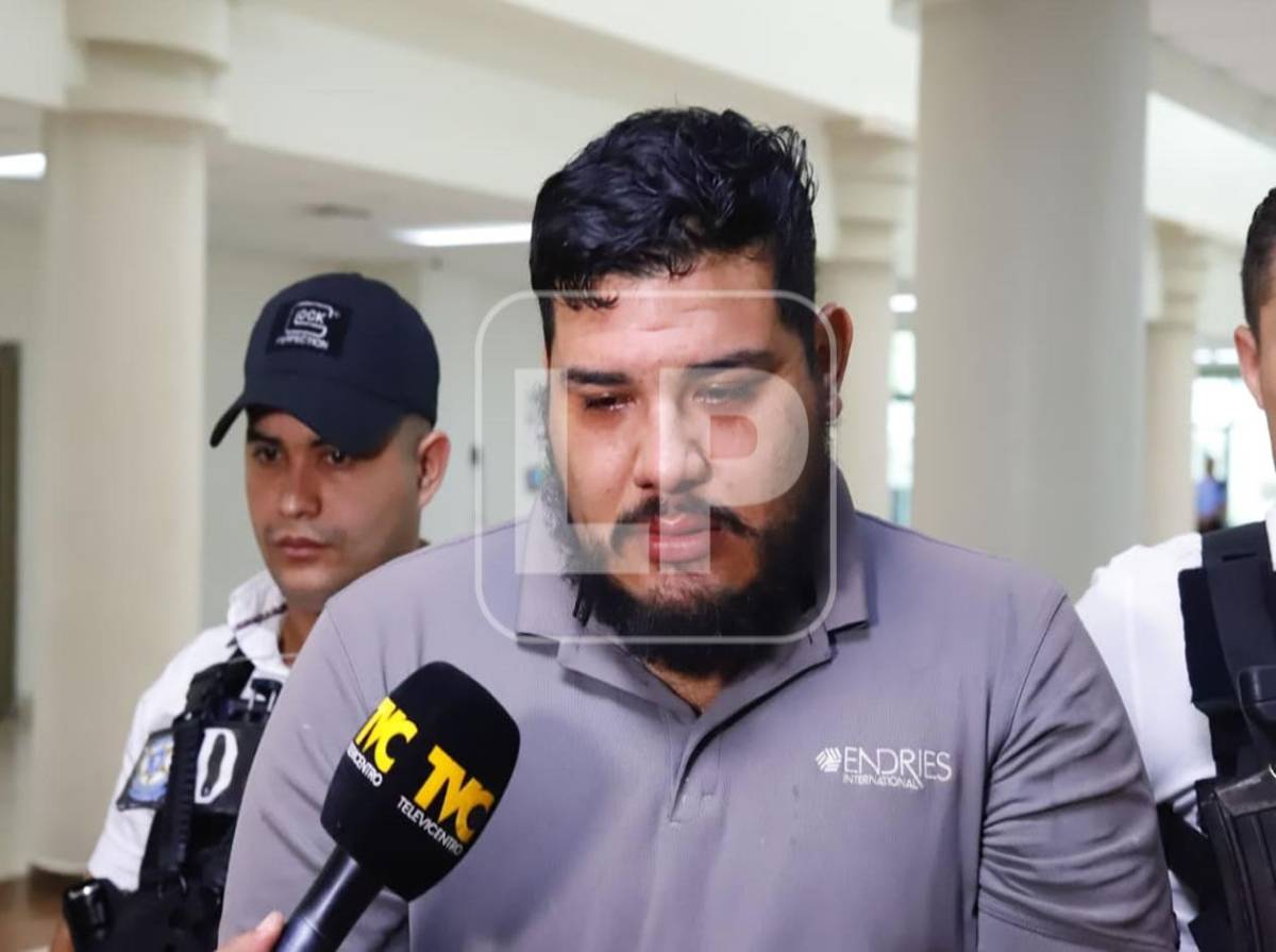 Llorando y cabizbajo: así llegó Franklin Ramírez a la audiencia por el asesinato del abogado René Altamirano