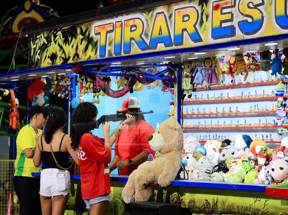Color y adrenalina: los sampedranos ya disfrutan de los juegos mecánicos de la Feria Juniana