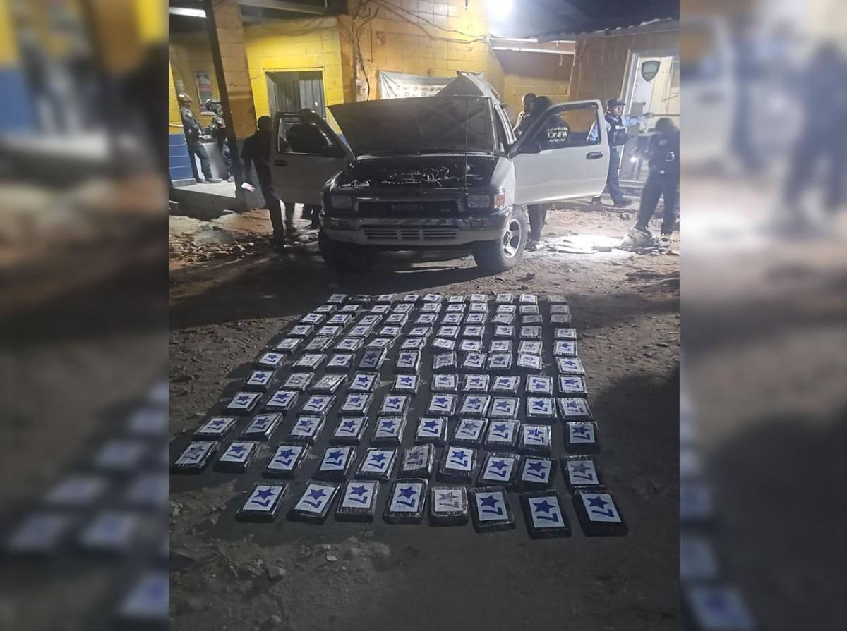 Logo de estrella y número 7: así ocultaron millonario cargamento de droga en vehículo