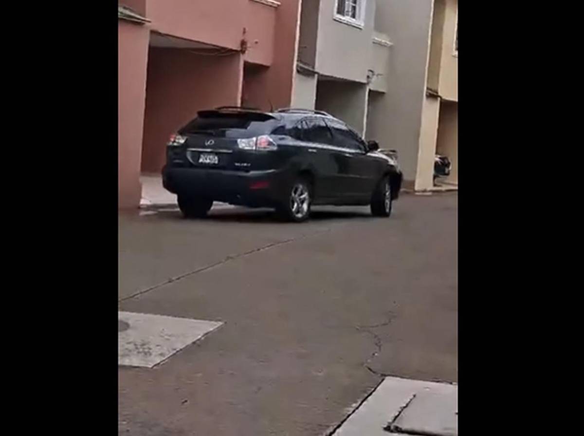 Internan en el Mario Mendoza a mujer que chocó 11 vehículos en Lomas del Guijarro