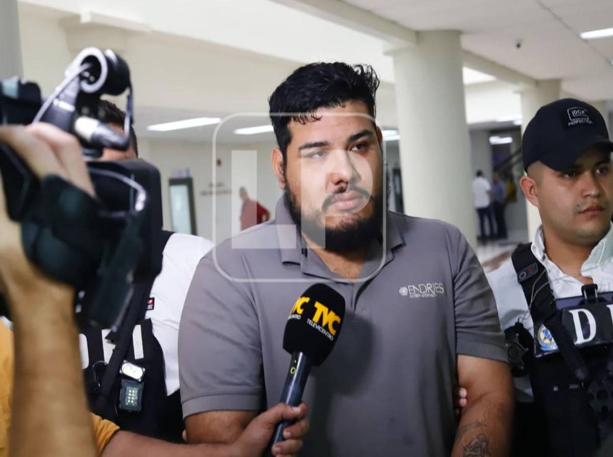 Llorando y cabizbajo: así llegó Franklin Ramírez a la audiencia por el asesinato del abogado René Altamirano