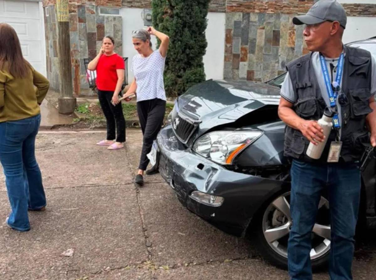 Internan en el Mario Mendoza a mujer que chocó 11 vehículos en Lomas del Guijarro