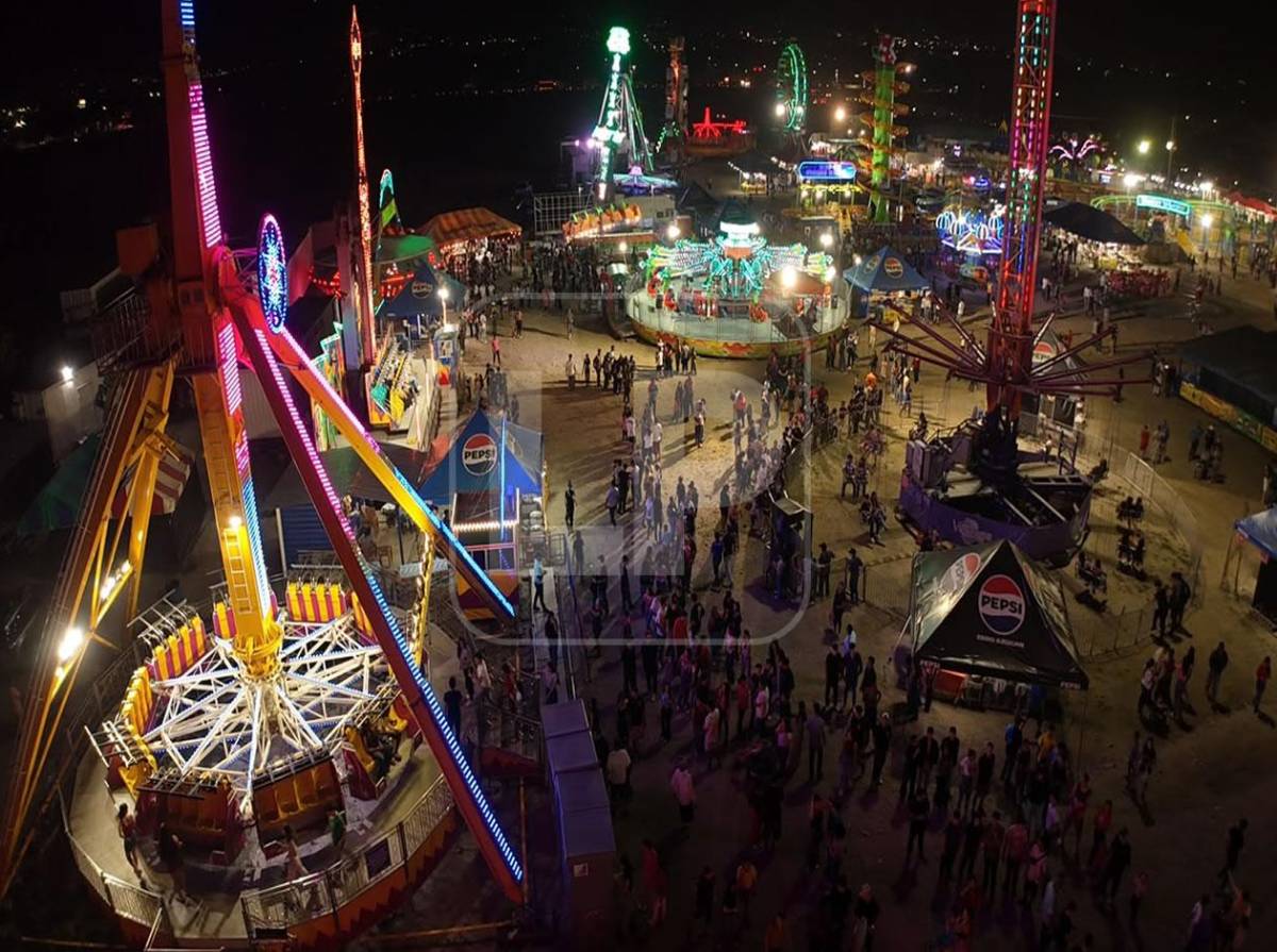 Color y adrenalina: los sampedranos ya disfrutan de los juegos mecánicos de la Feria Juniana