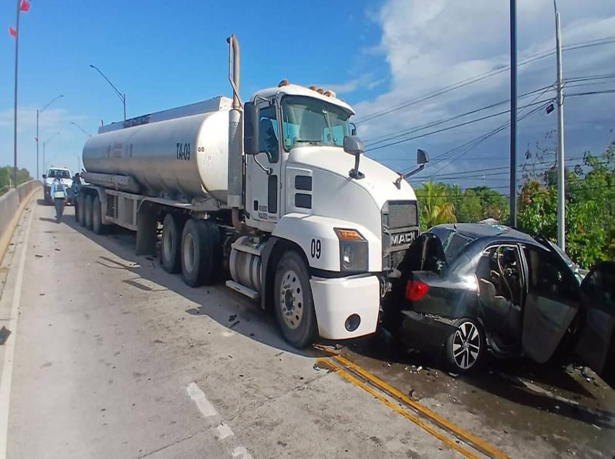 Aparatosa colisión entre rastra y turismo deja dos personas heridas en La Ceiba