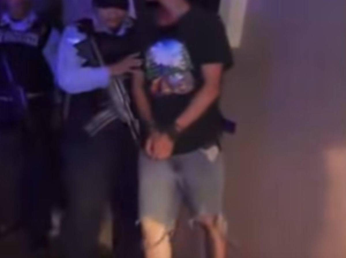 Los capturan cuando llevaban a un joven amarrado en un turismo en SPS