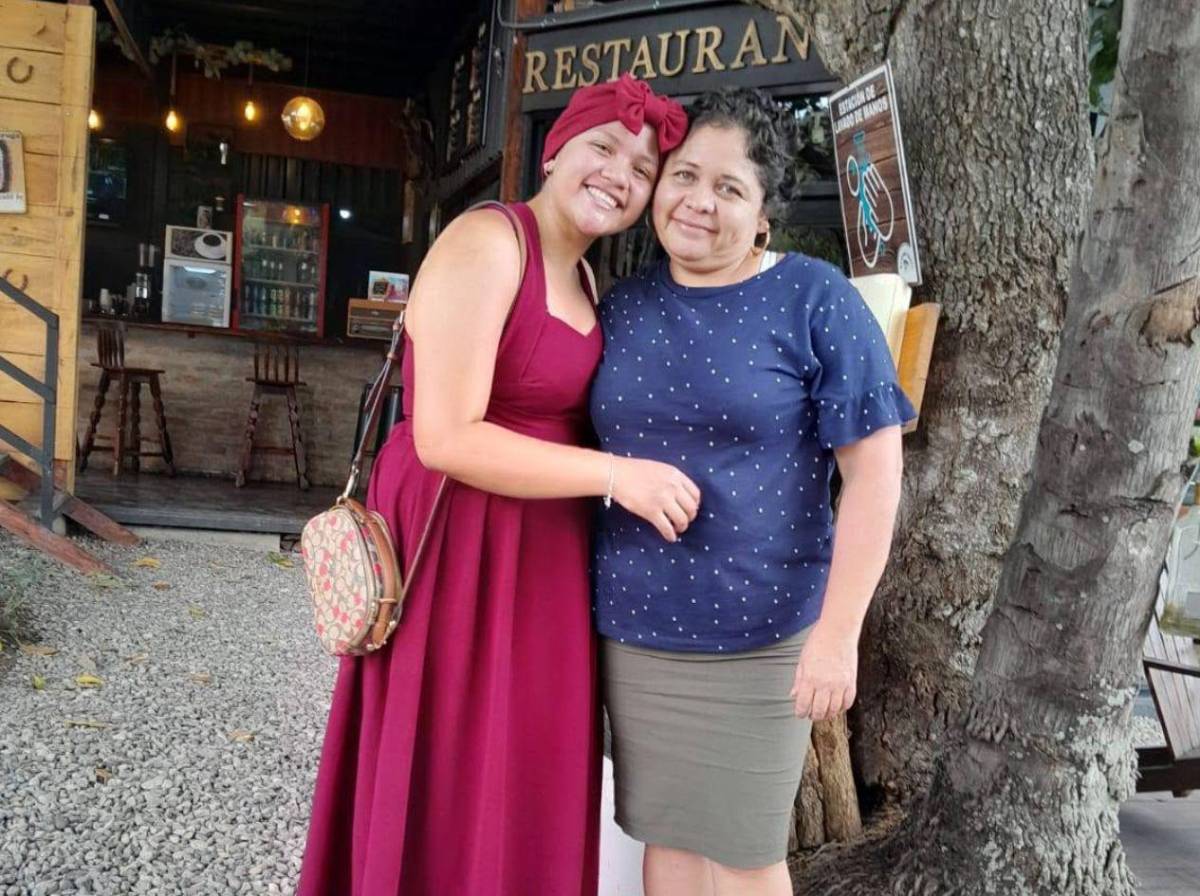 Joven hondureña con leucemia pide ayuda a Bukele y recibe respuesta del presidente
