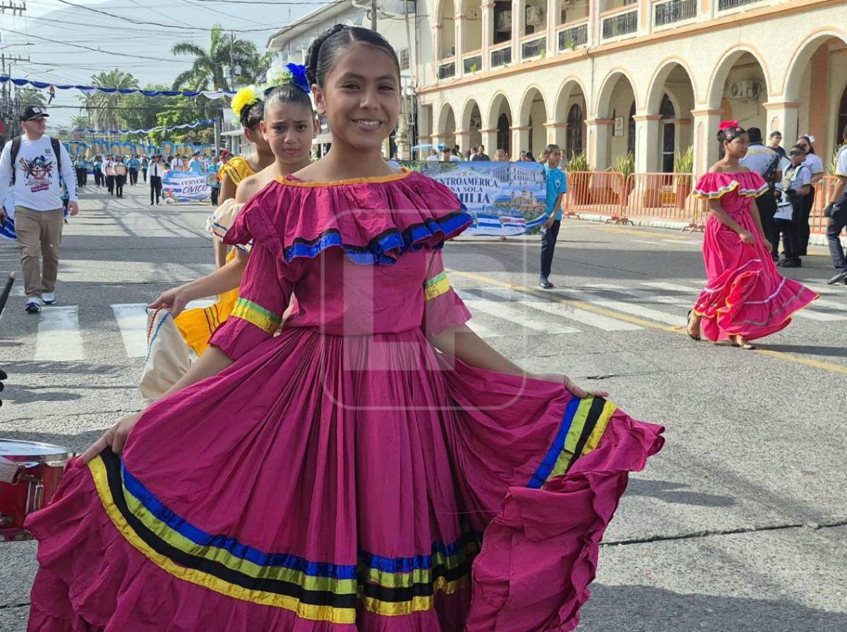 26 escuelas engalanan los desfiles patrios en La Ceiba