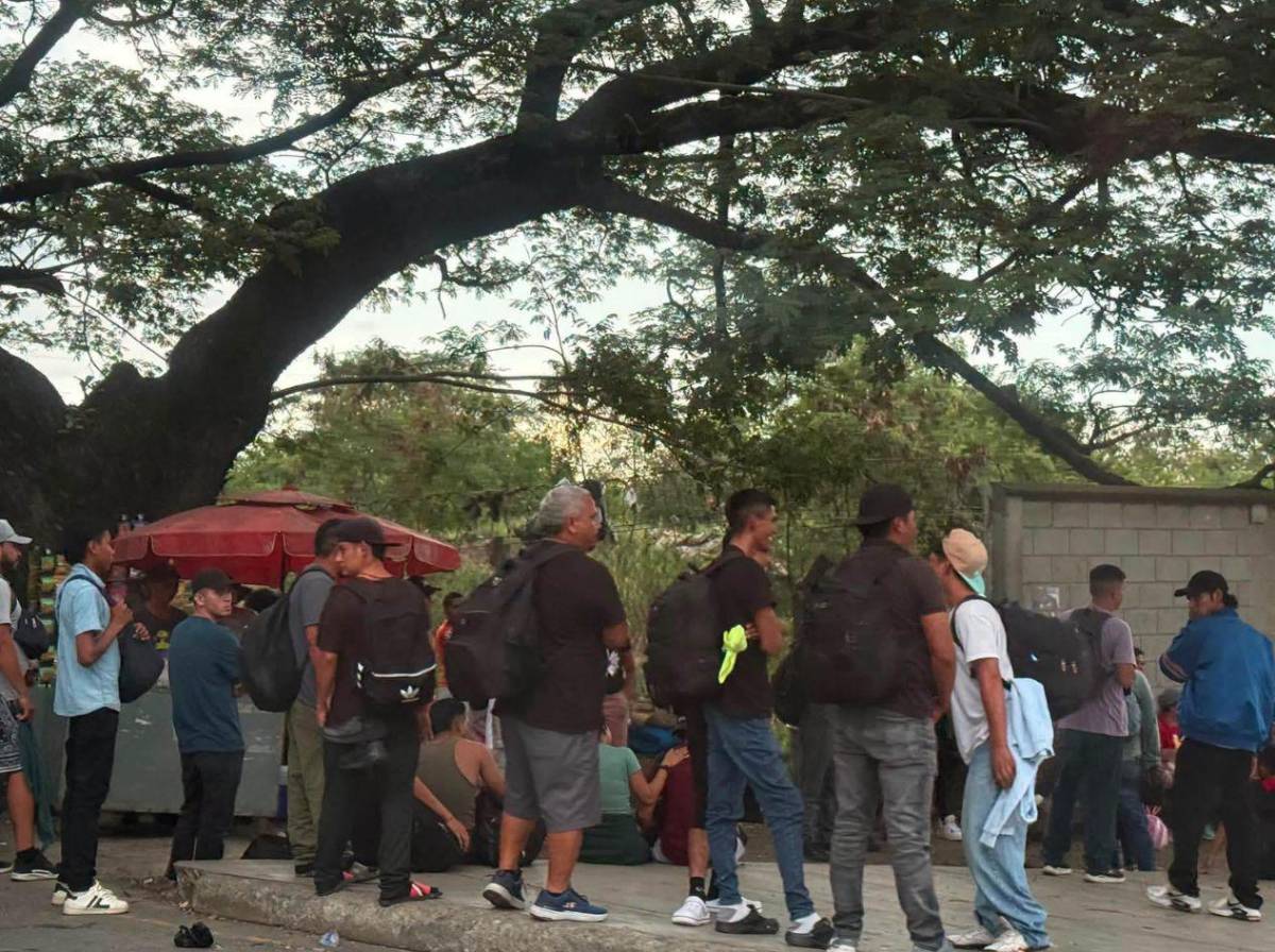 En este país no hay empleo: hondureños salen en caravana rumbo a Estados Unidos