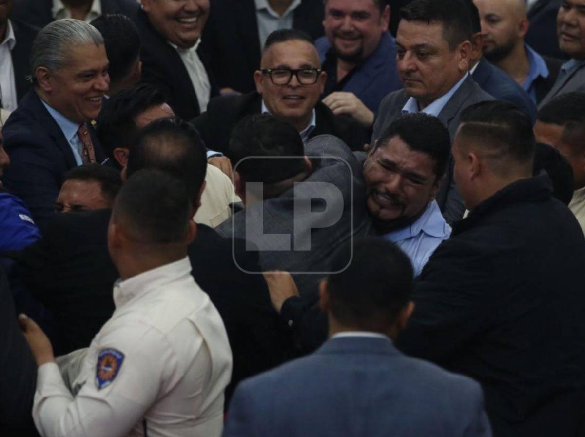 Empujones y cohetes: lo que no se vio del zafarrancho en el Congreso Nacional