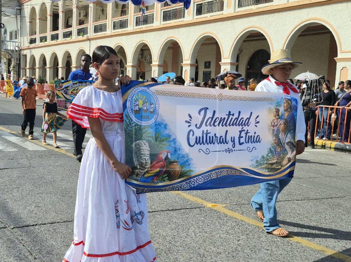 26 escuelas engalanan los desfiles patrios en La Ceiba