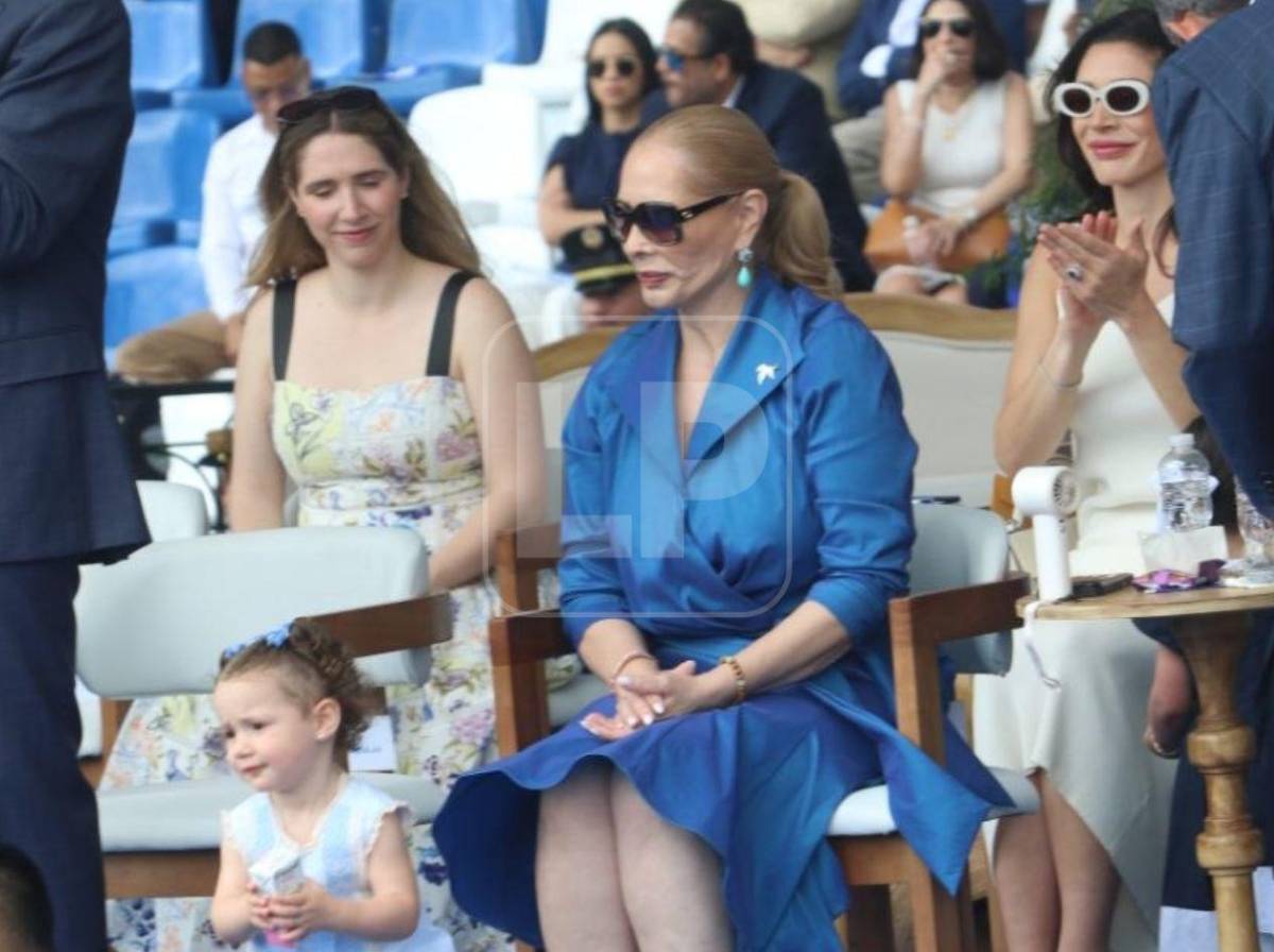 Políticos hondureños derrochan elegancia en la celebración de independencia