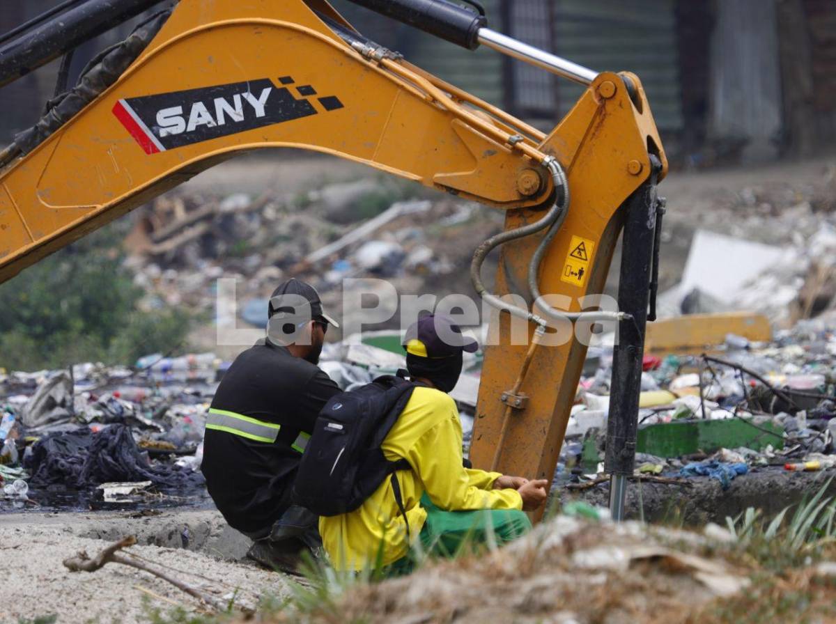 Tras denuncia de LA PRENSA: retiran toneladas de basura acumuladas en ríos y canales de SPS