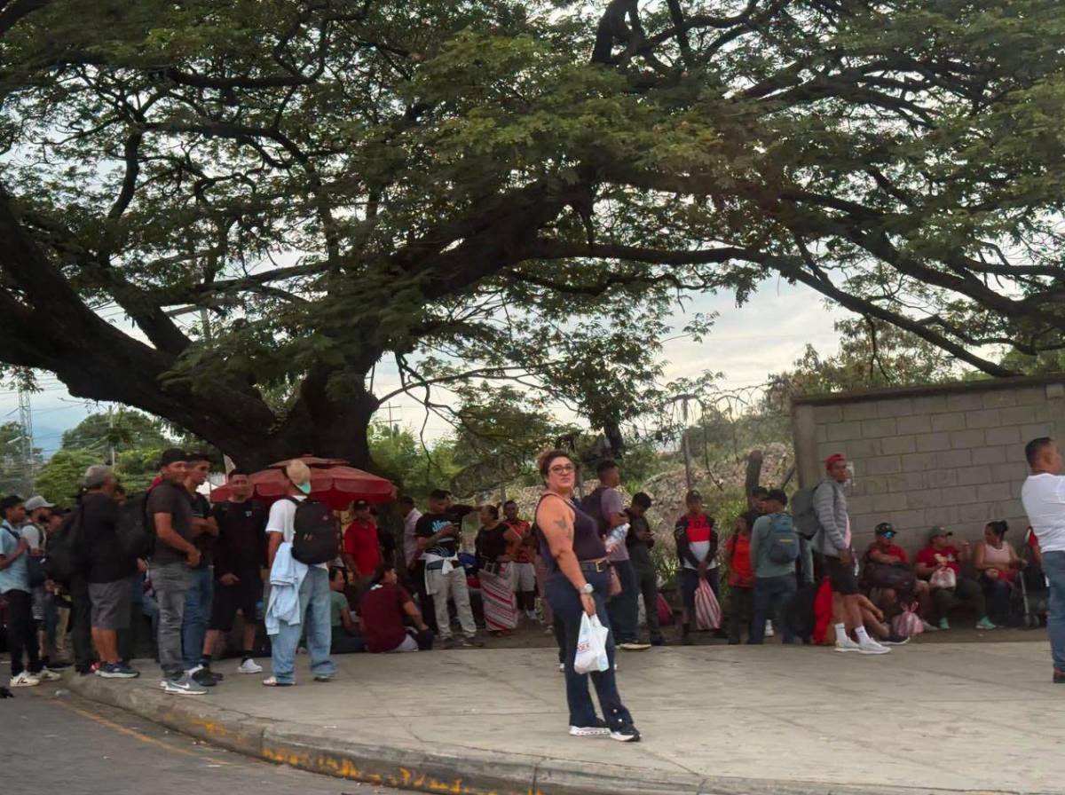 En este país no hay empleo: hondureños salen en caravana rumbo a Estados Unidos