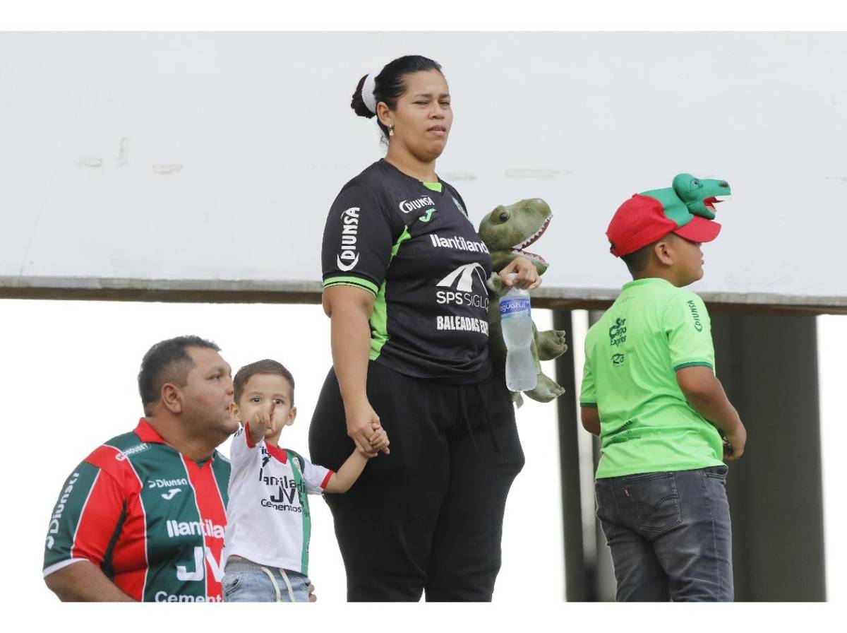 ¿Quién es la periodista que robó suspiros? Ambiente en el Marathón-Victoria