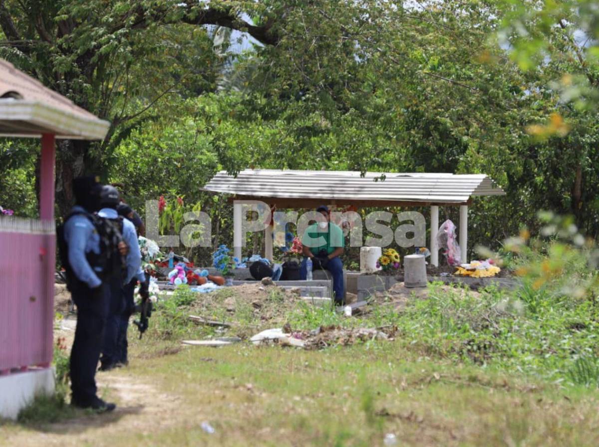 Rigores revive el dolor: forenses abren tumbas de las víctimas de la masacre