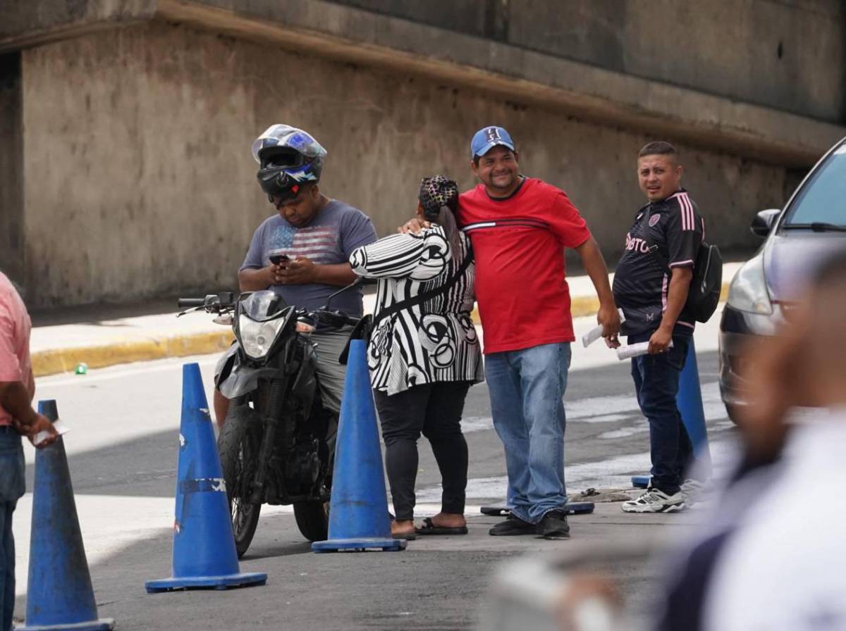 Perro policía, boletos caros y los primeros hinchas en la final