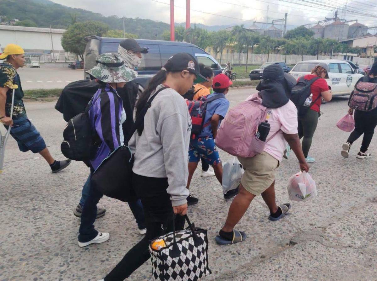 En este país no hay empleo: hondureños salen en caravana rumbo a Estados Unidos