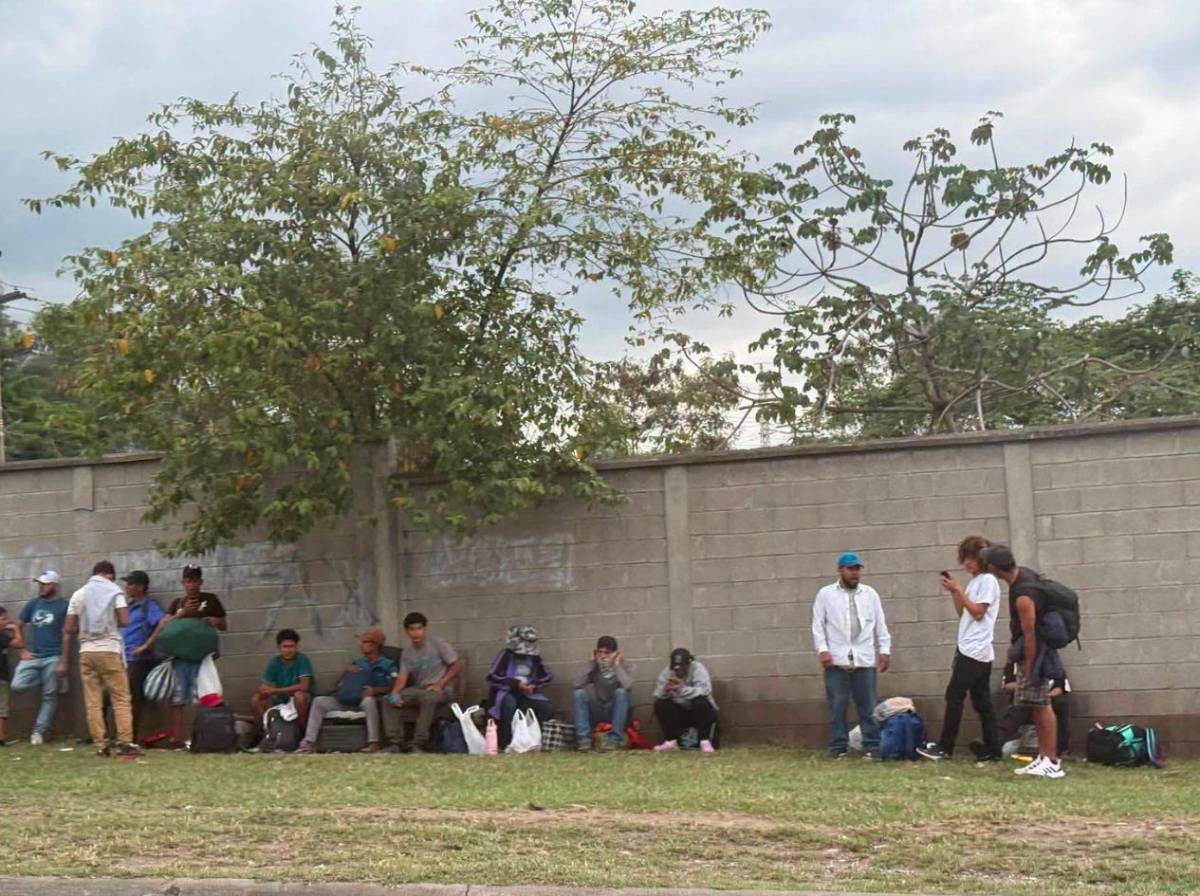 En este país no hay empleo: hondureños salen en caravana rumbo a Estados Unidos