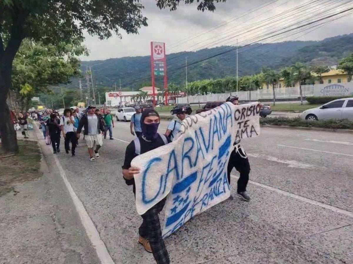 En este país no hay empleo: hondureños salen en caravana rumbo a Estados Unidos