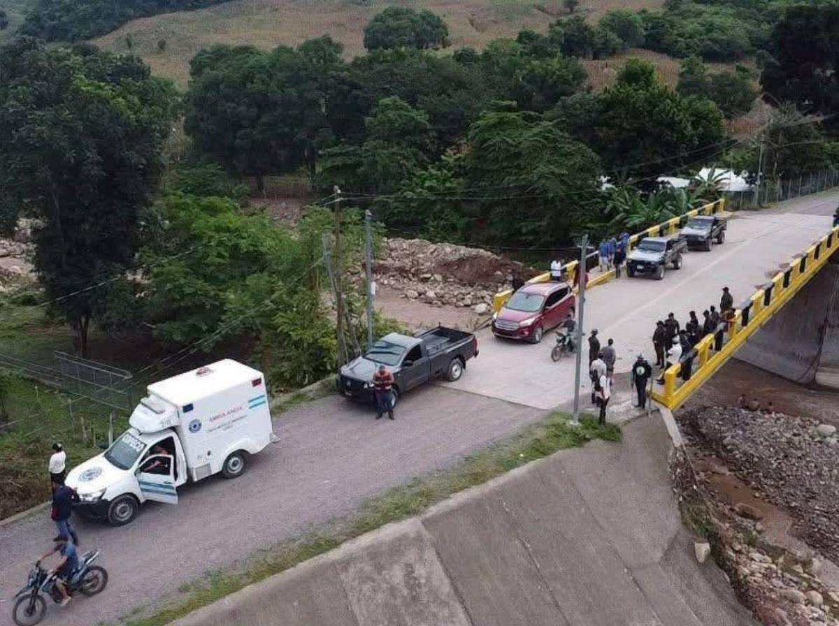 Tres miembros de una familia mueren al intentar cruzar una quebrada crecida en un pickup en Comayagua