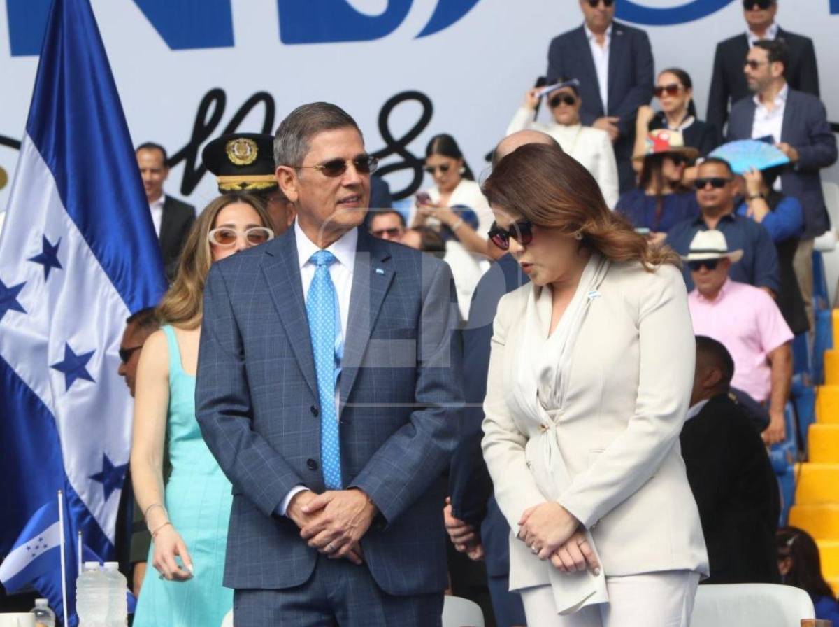 Políticos hondureños derrochan elegancia en la celebración de independencia