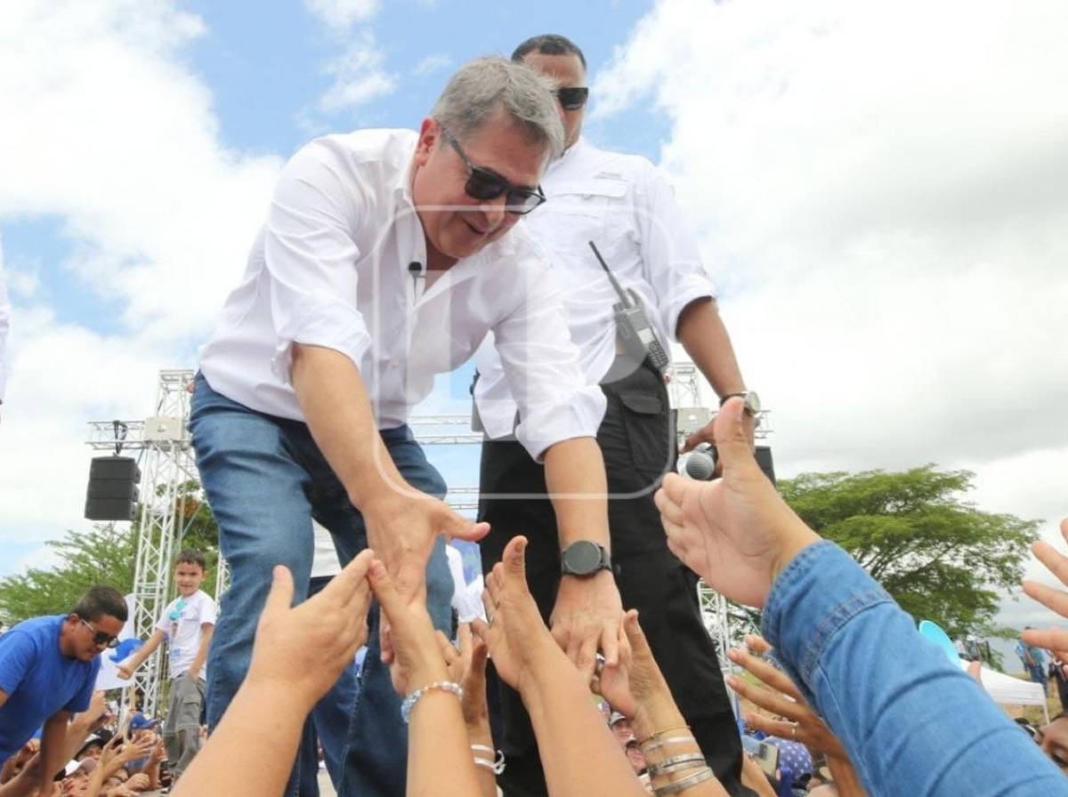 Las curiosas e históricas imágenes del recibimiento de Juan Orlando Hernández  en Honduras