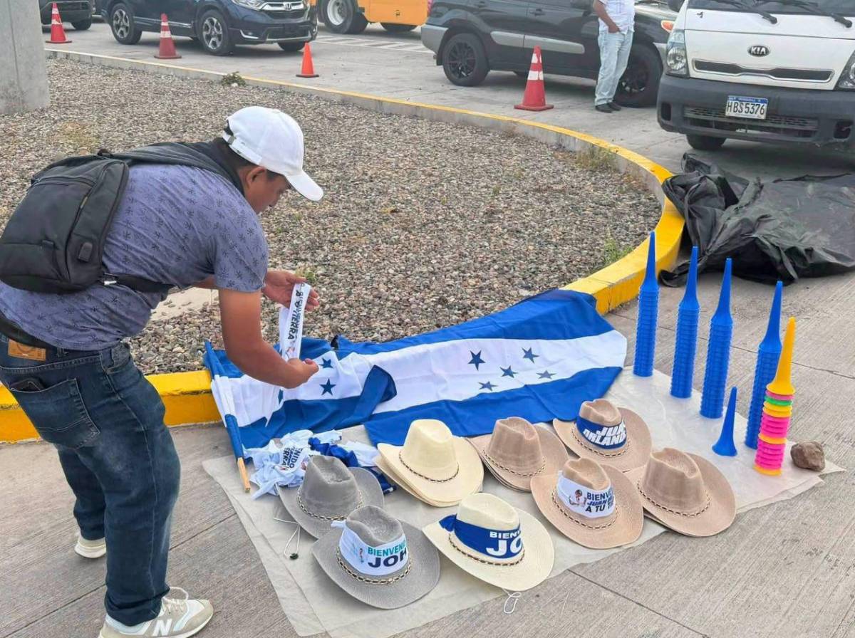 Ambiente en Palmerola previo a la llegada de Juan Orlando Hernández