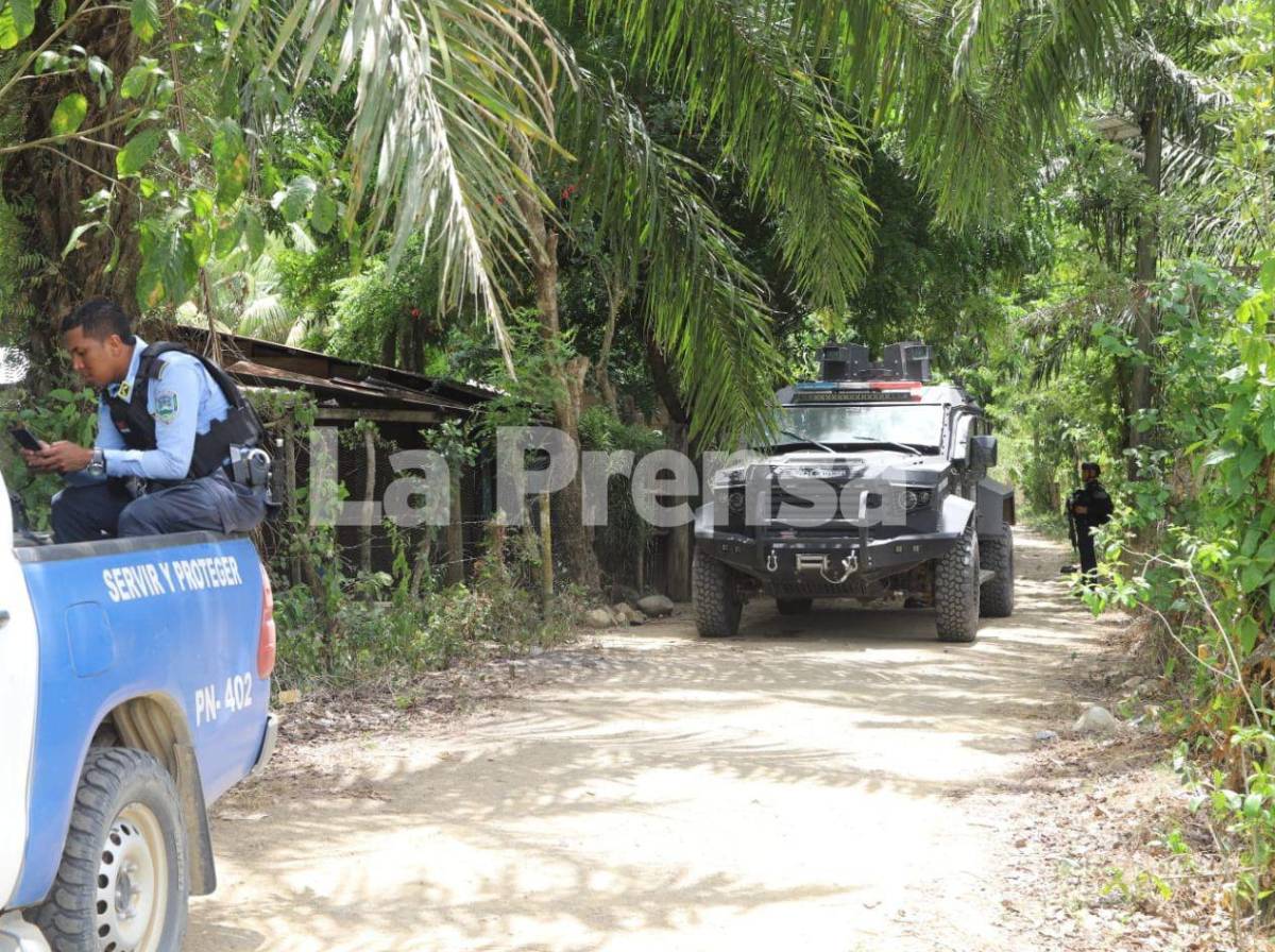 Rigores revive el dolor: forenses abren tumbas de las víctimas de la masacre