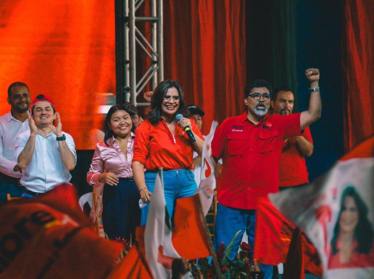 Rixi Moncada recorre la zona sur y reitera propuesta de eliminar central de riesgo