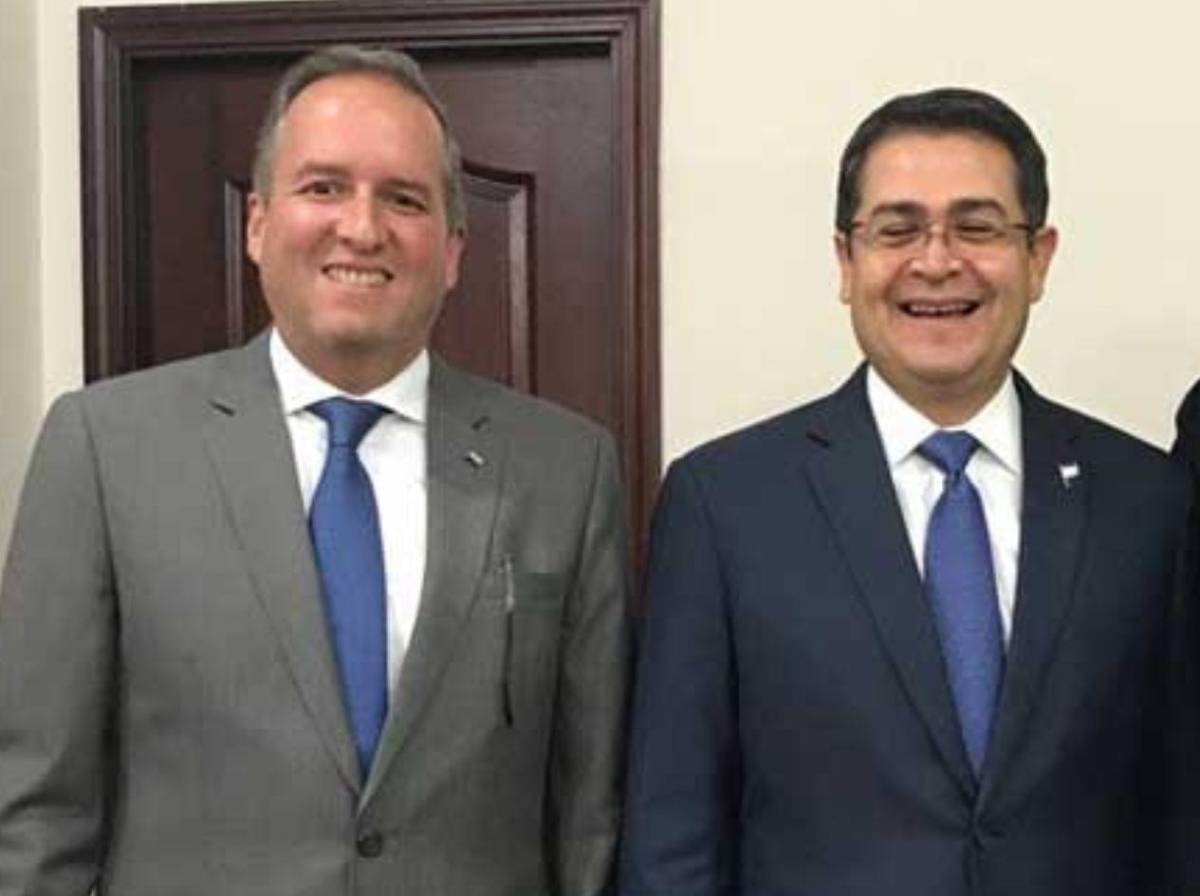 Ricardo Álvarez se pronuncia sobre el retorno de Juan Orlando Hernández