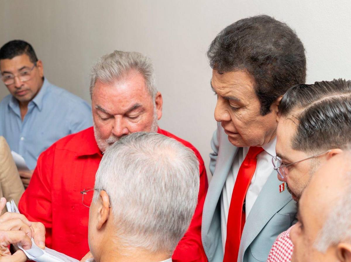 Roberto Contreras responde a Iroshka Elvir tras indirecta en redes sociales