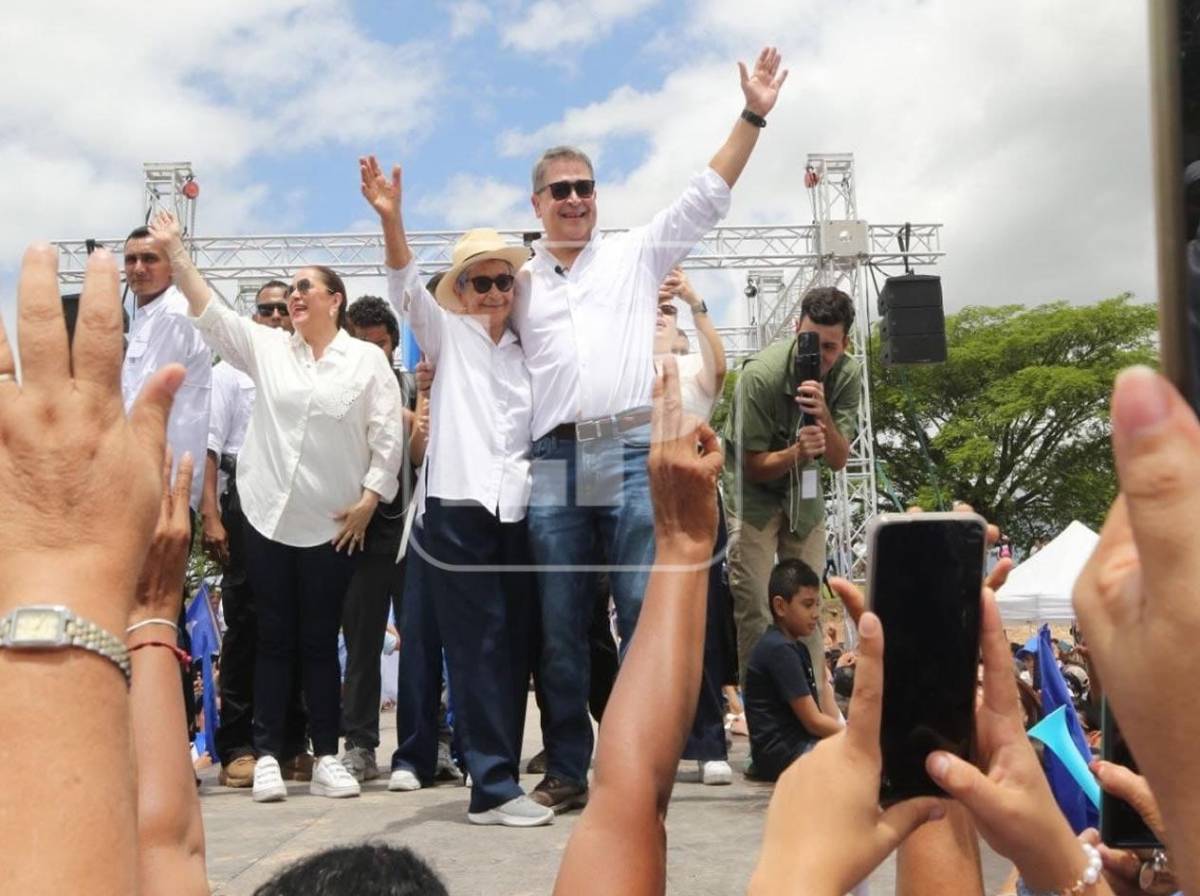 Las curiosas e históricas imágenes del recibimiento de Juan Orlando Hernández  en Honduras