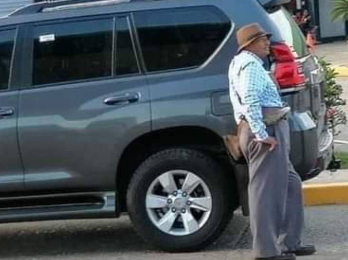 Hermana del apóstol Santiago Zúniga hace petición al presidente Nayib Bukele