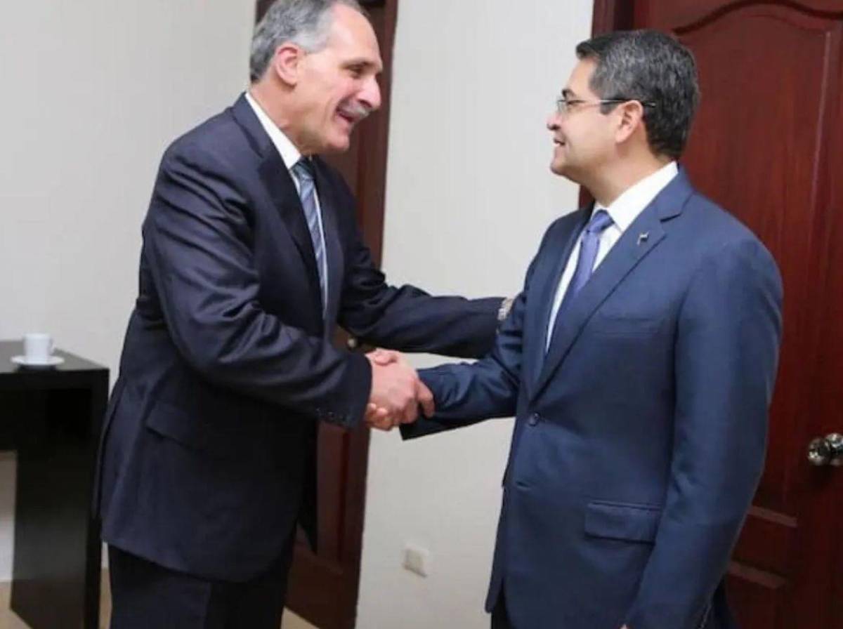 Juan Orlando Hernández sorprende con petición al presidente Nasry Asfura