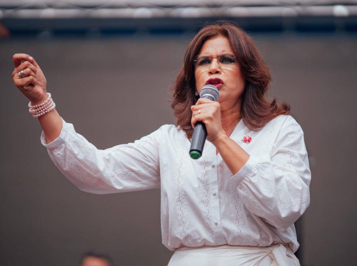 Rixi Moncada promete mejorar salarios de la clase trabajadora en su visita a La Ceiba