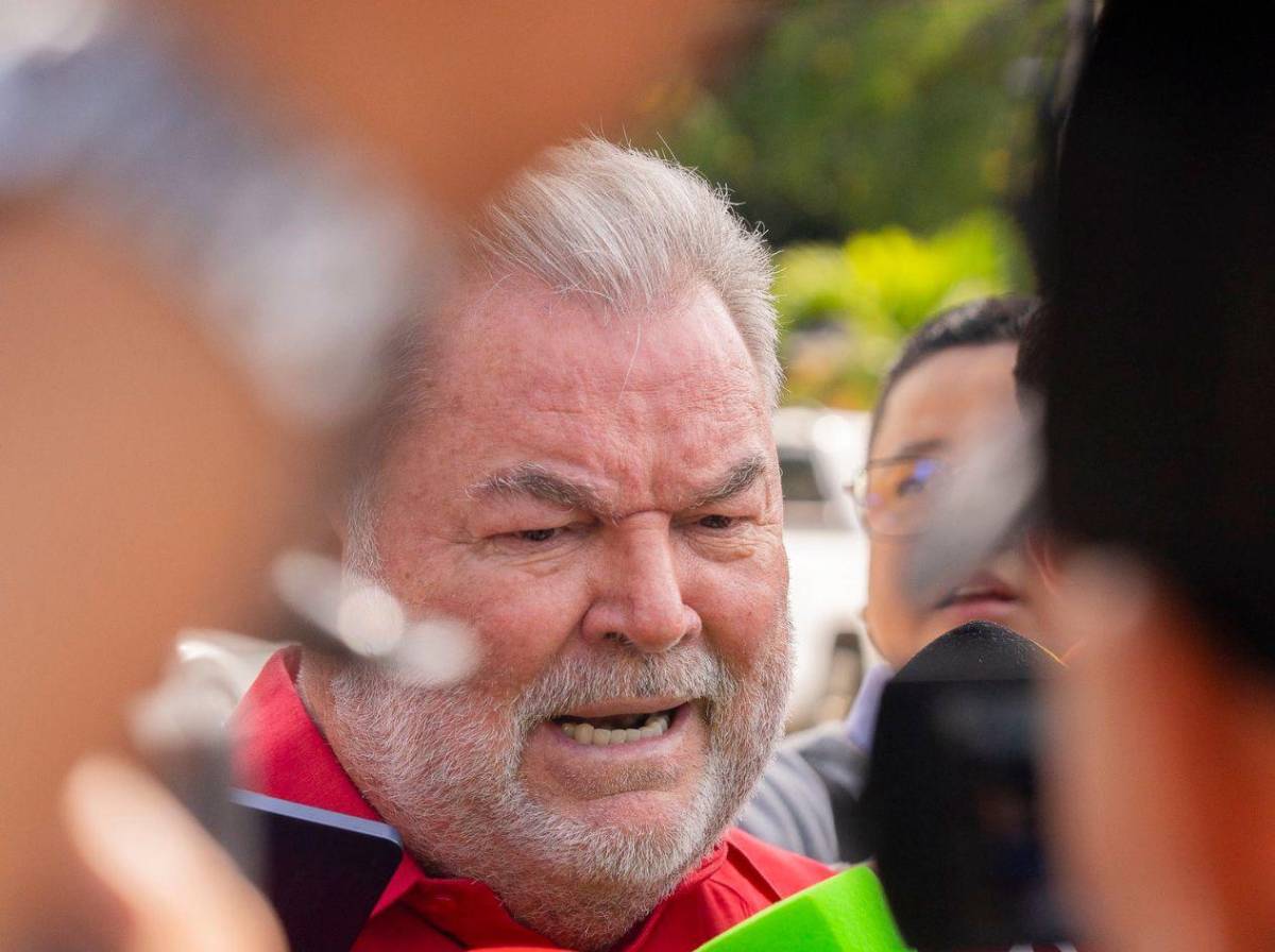 Roberto Contreras responde a Iroshka Elvir tras indirecta en redes sociales