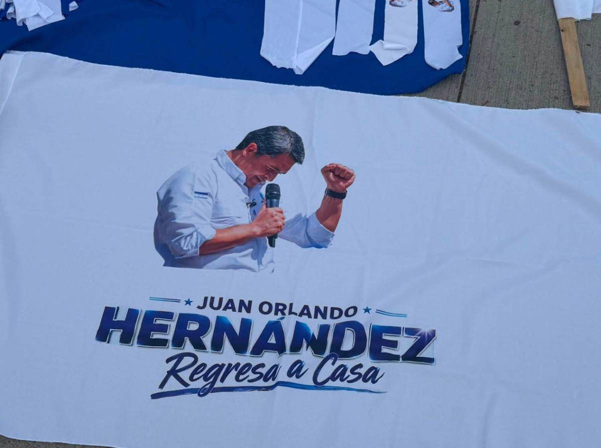 Ambiente en Palmerola previo a la llegada de Juan Orlando Hernández