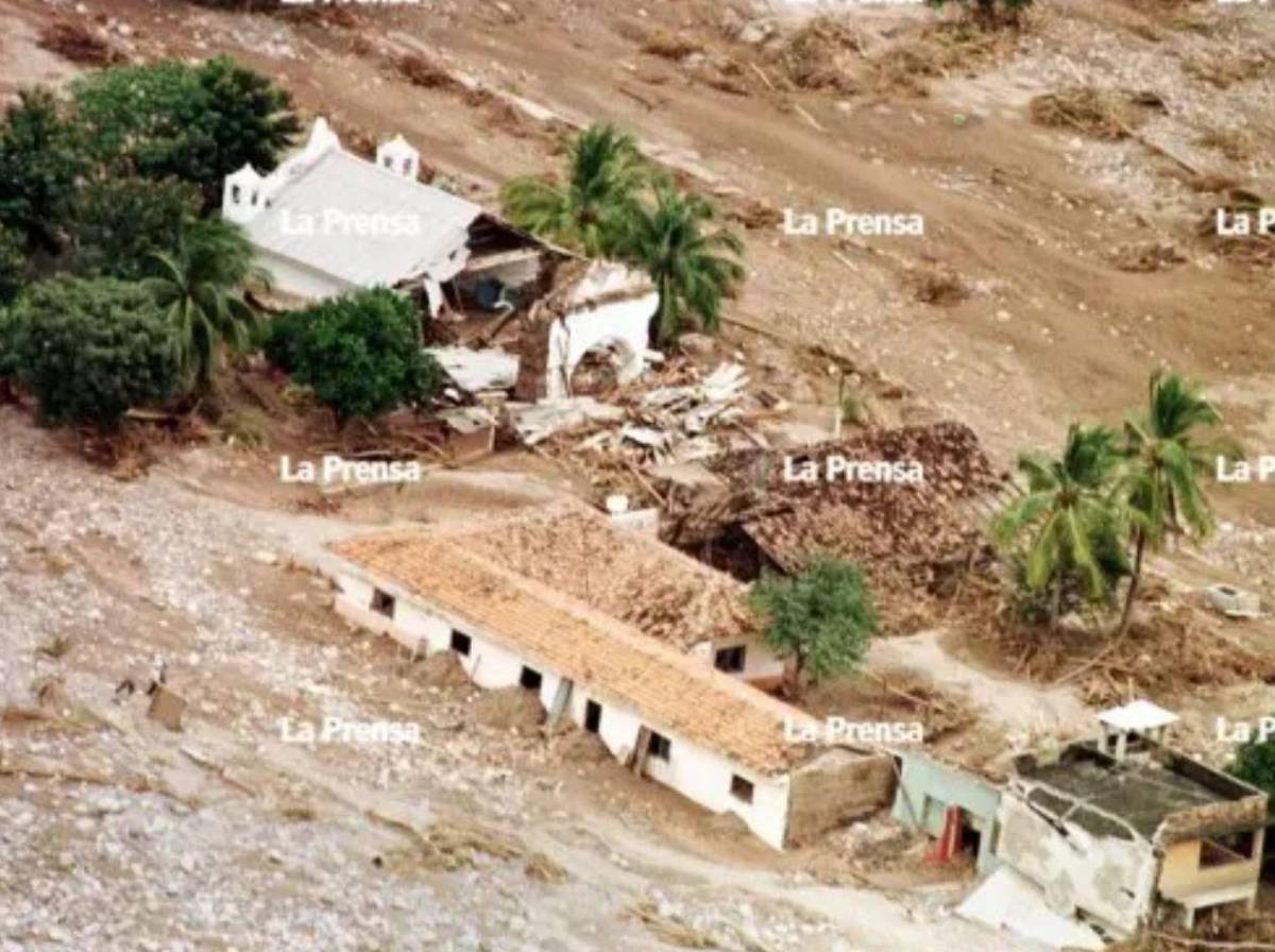 Las históricas portadas de LA PRENSA sobre la tragedia del huracán Mitch en Honduras en 1998