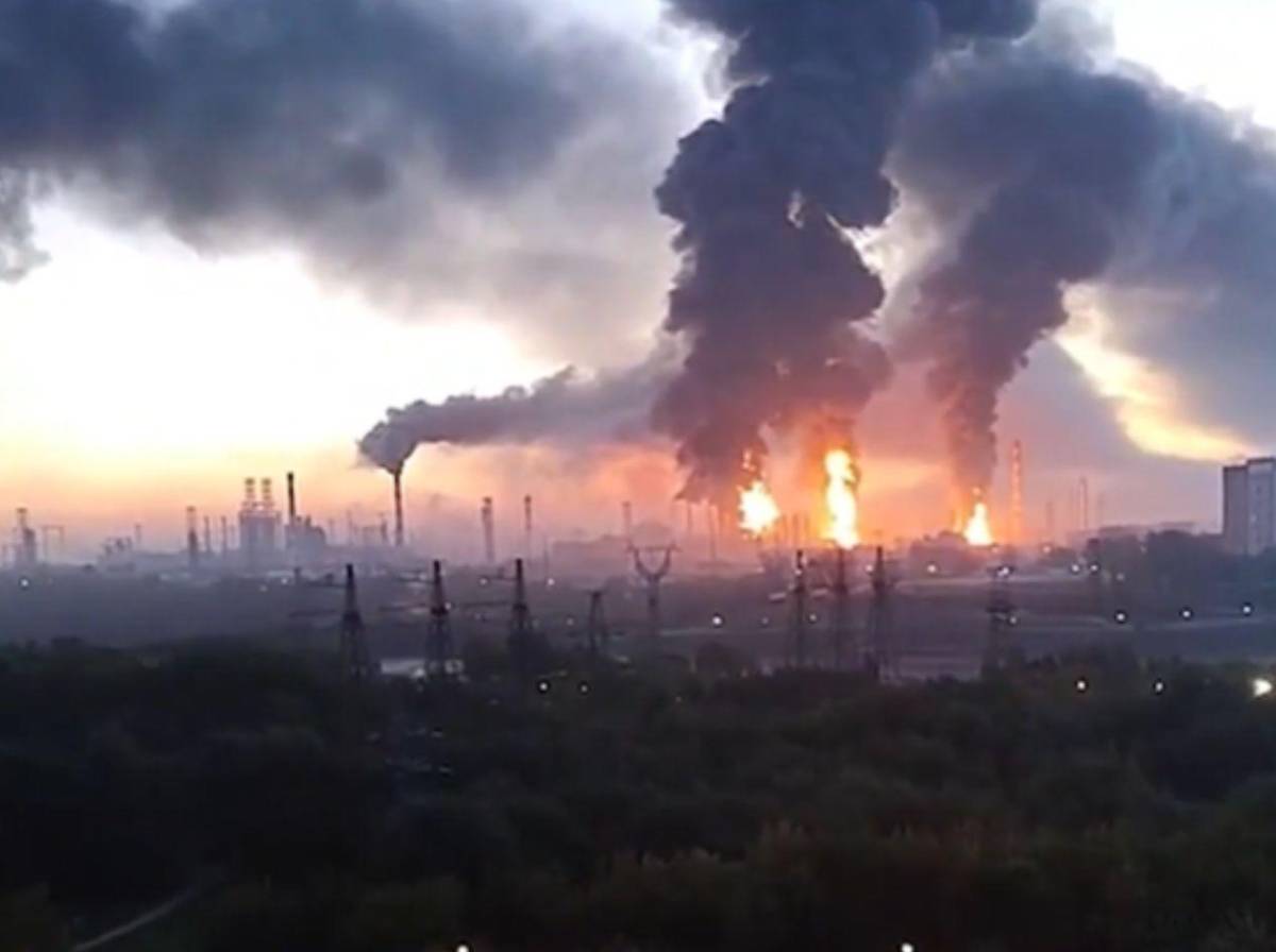 Drones ucranianos impactan en la principal refinería de petróleo de Moscú