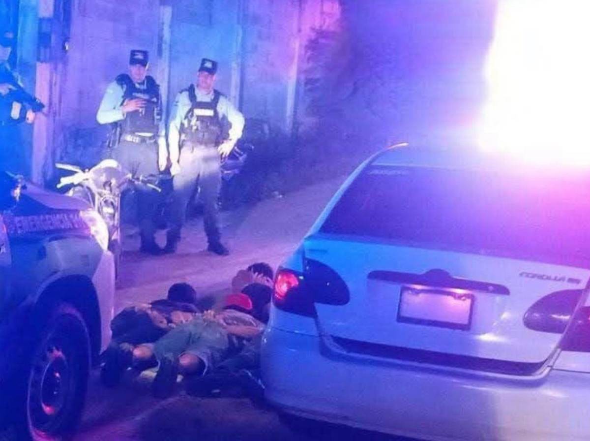 Los capturan cuando llevaban a un joven amarrado en un turismo en SPS