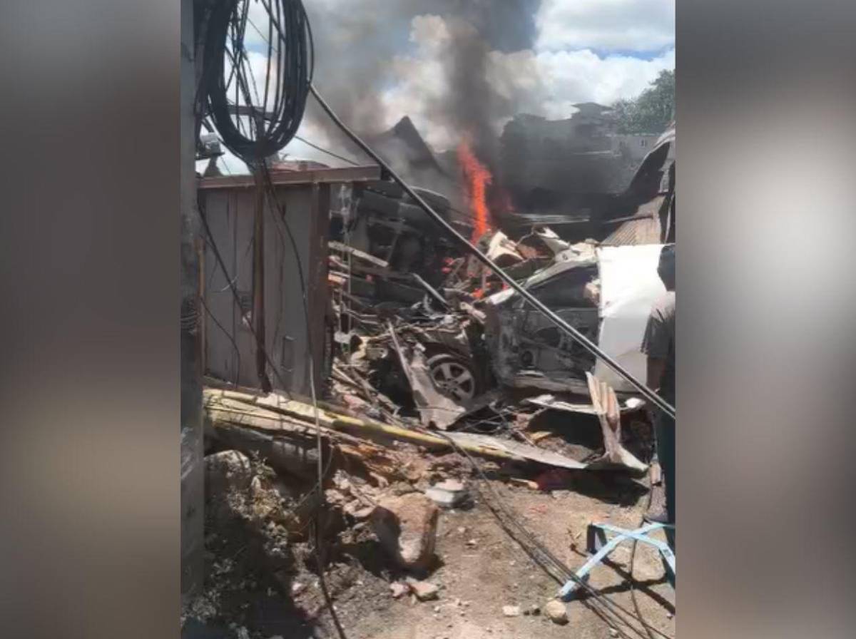 Volqueta impactó contra un taller: dolorosas imágenes del accidente en la colonia Villa Nueva