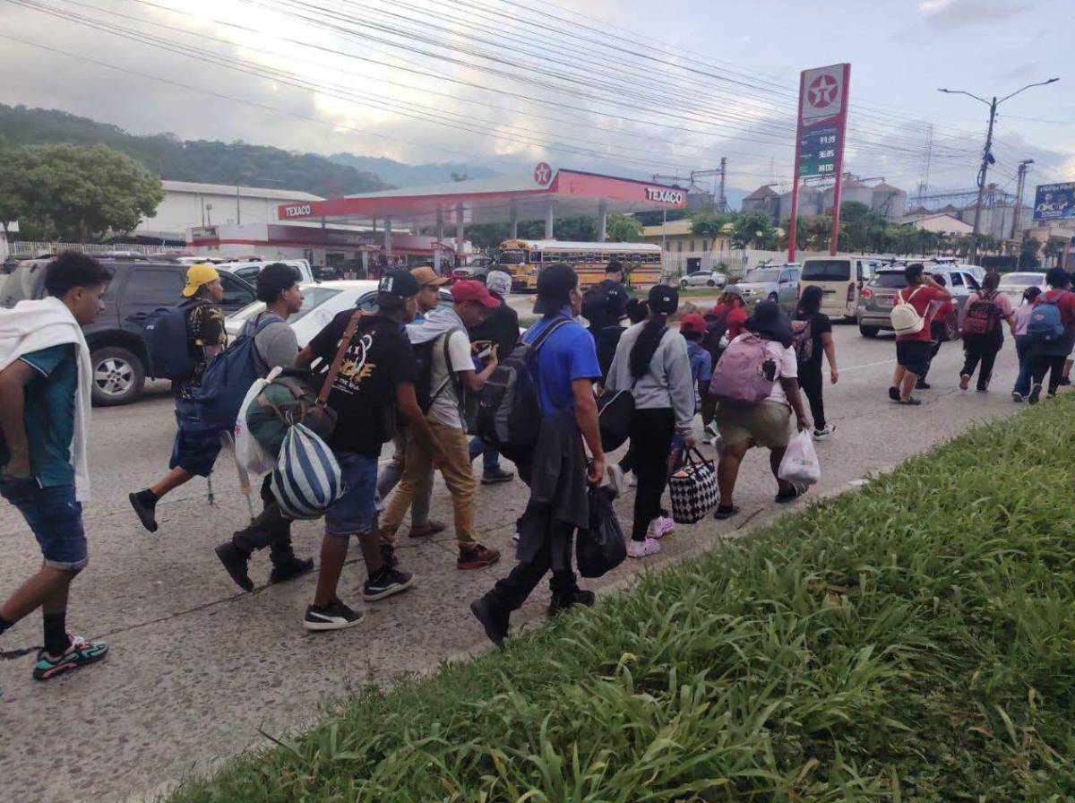 En este país no hay empleo: hondureños salen en caravana rumbo a Estados Unidos