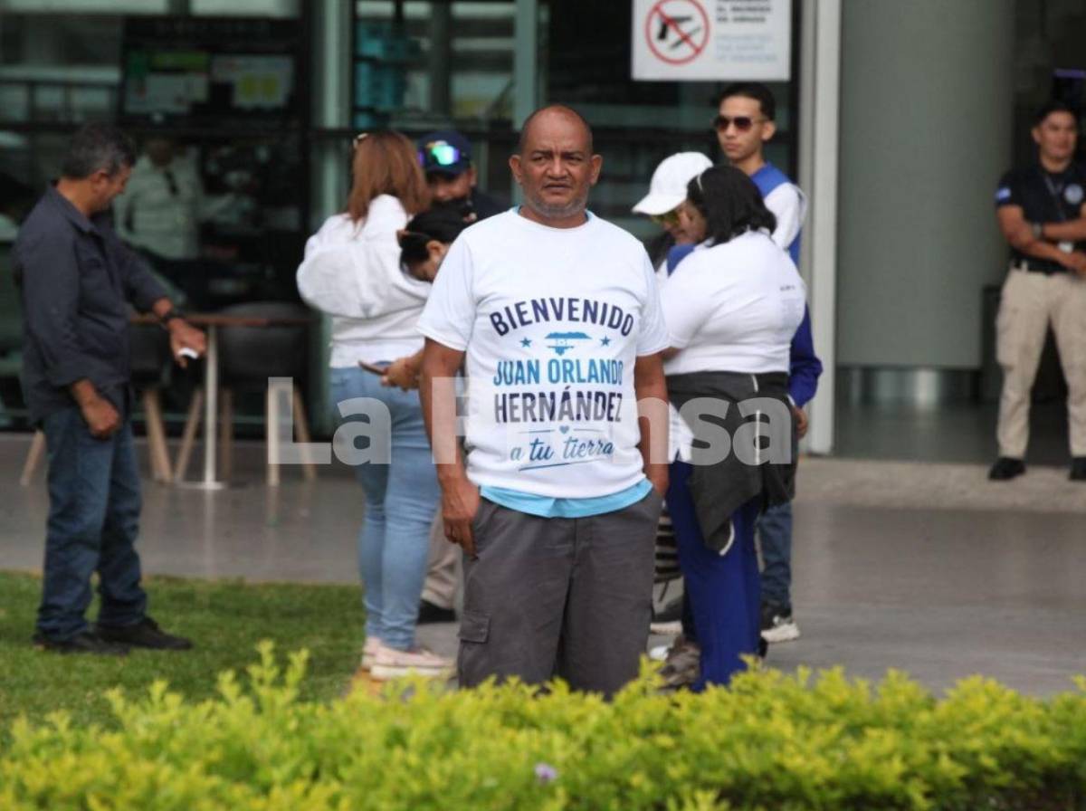 Ambiente en Palmerola previo a la llegada de Juan Orlando Hernández