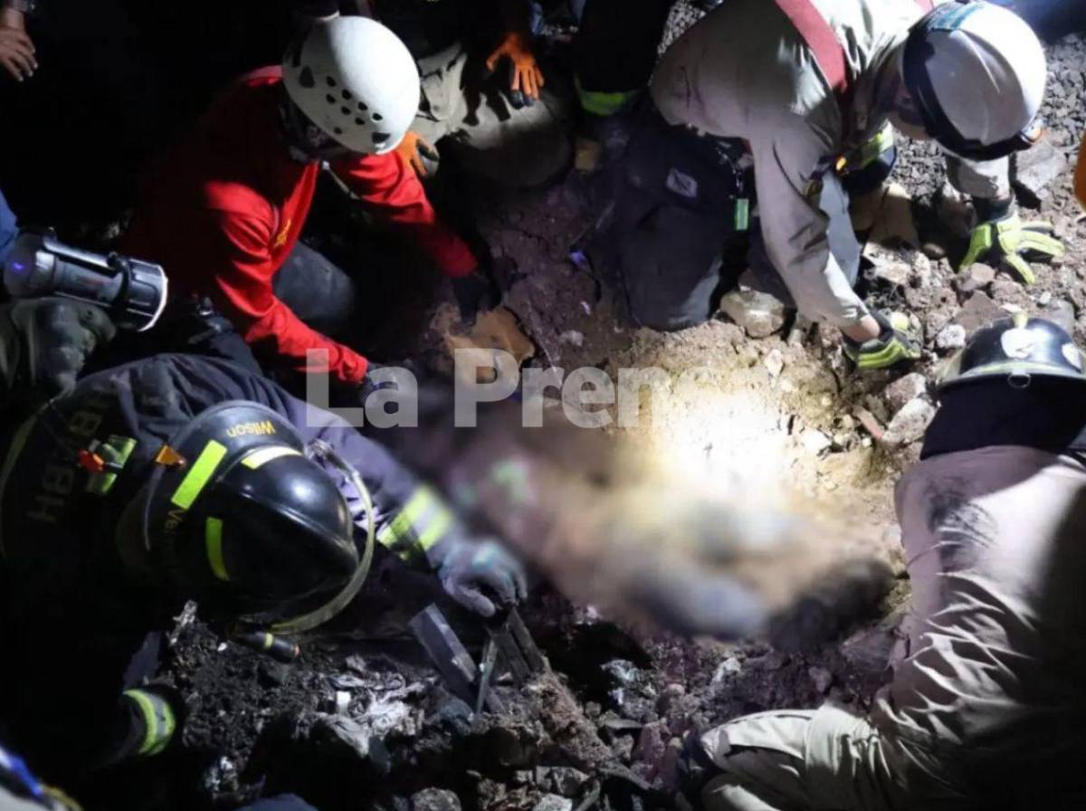 Dolorosa despedida a Leyreth, la niña hallada entre los escombros de la tragedia en la Villa Nueva